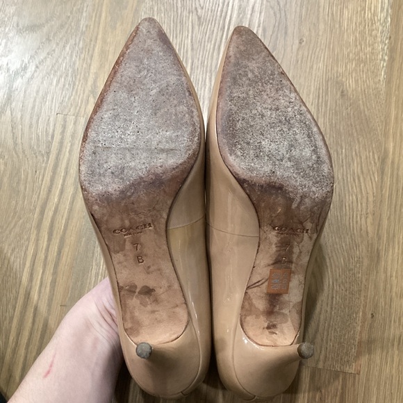 Coach Women’s Tan Leather Closed Toe Formal Pumps Heels - Picture 2 of 9